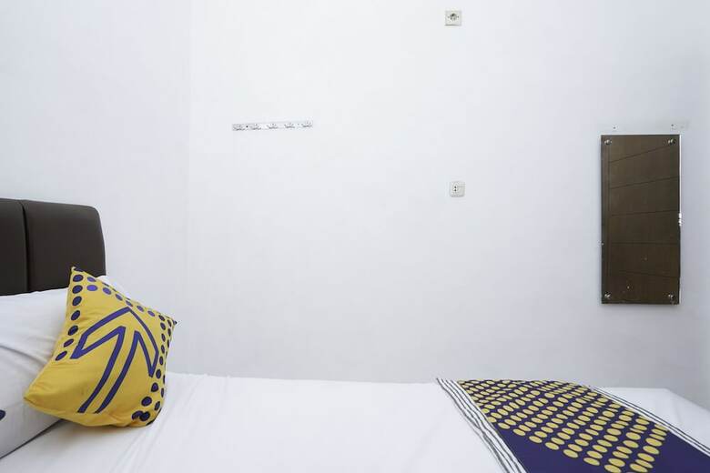 Hostal Spot On 2479 Berkah Residence Syariah