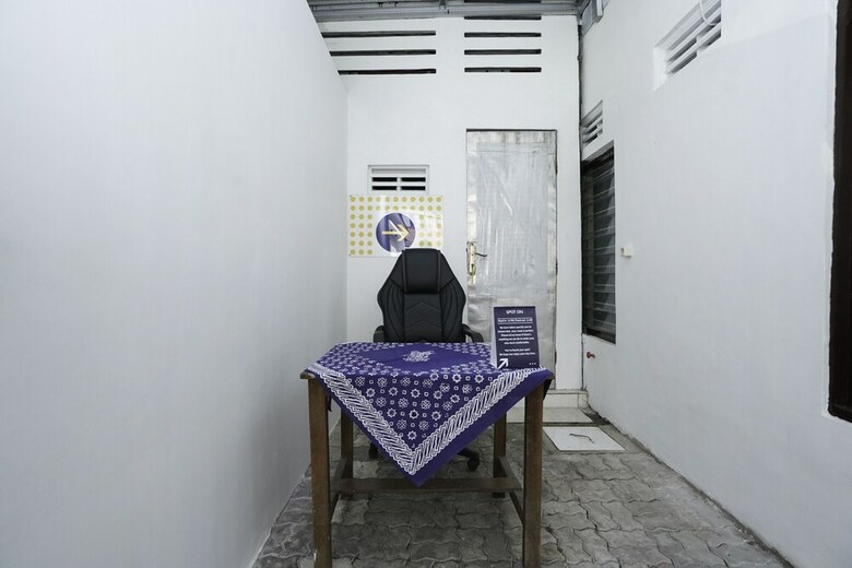 Hostal Spot On 2479 Berkah Residence Syariah
