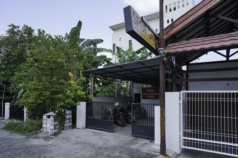 Hostal Spot On 2479 Berkah Residence Syariah