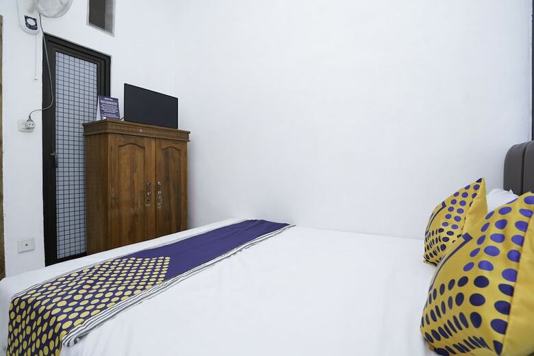 Hostal Spot On 2479 Berkah Residence Syariah