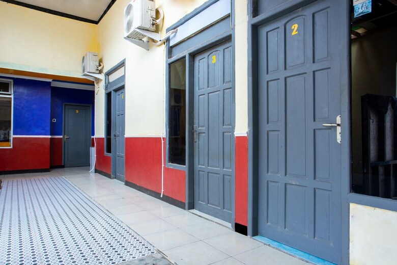 Hostal Spot On 2473 Buana Jaya Guest House