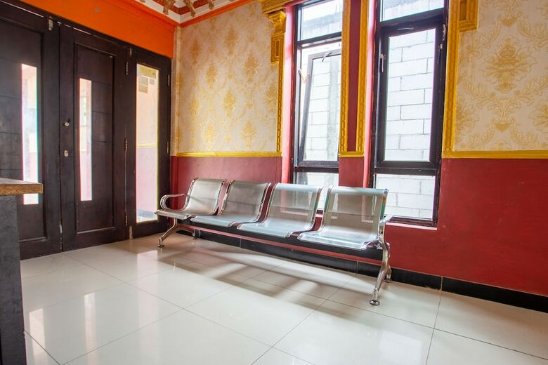 Hostal Spot On 2473 Buana Jaya Guest House