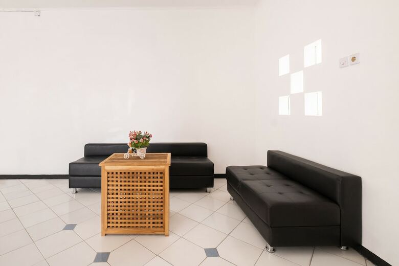 Hotel Spot On 2435 Roemah Hijaubiru
