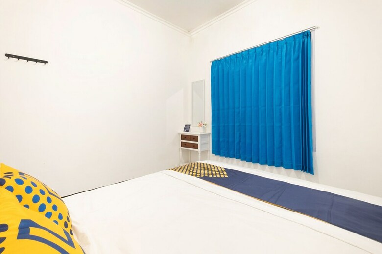Hotel Spot On 2435 Roemah Hijaubiru