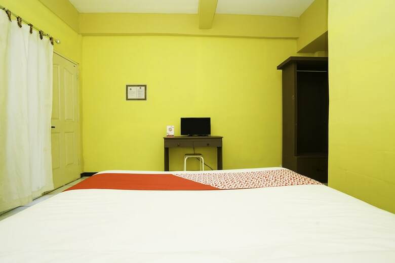 Hostal Oyo 2493 Lotus Hotel Syariah