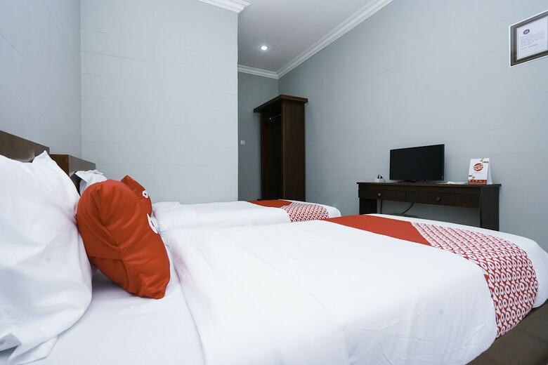 Hostal Oyo 2493 Lotus Hotel Syariah