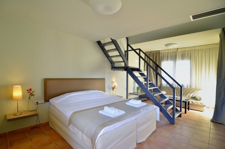 Apartamentos Ellopia Point Hotel