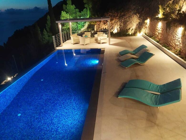 Okeanos Luxury Villas - Resort & Hotel