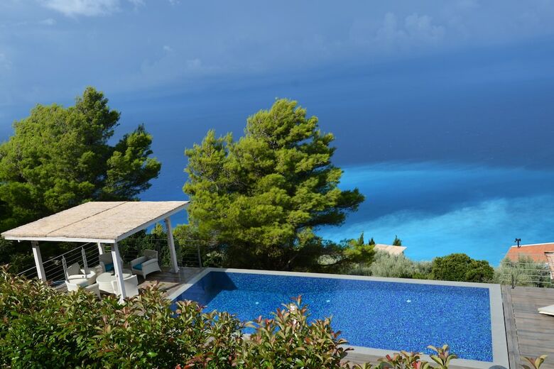 Okeanos Luxury Villas - Resort & Hotel