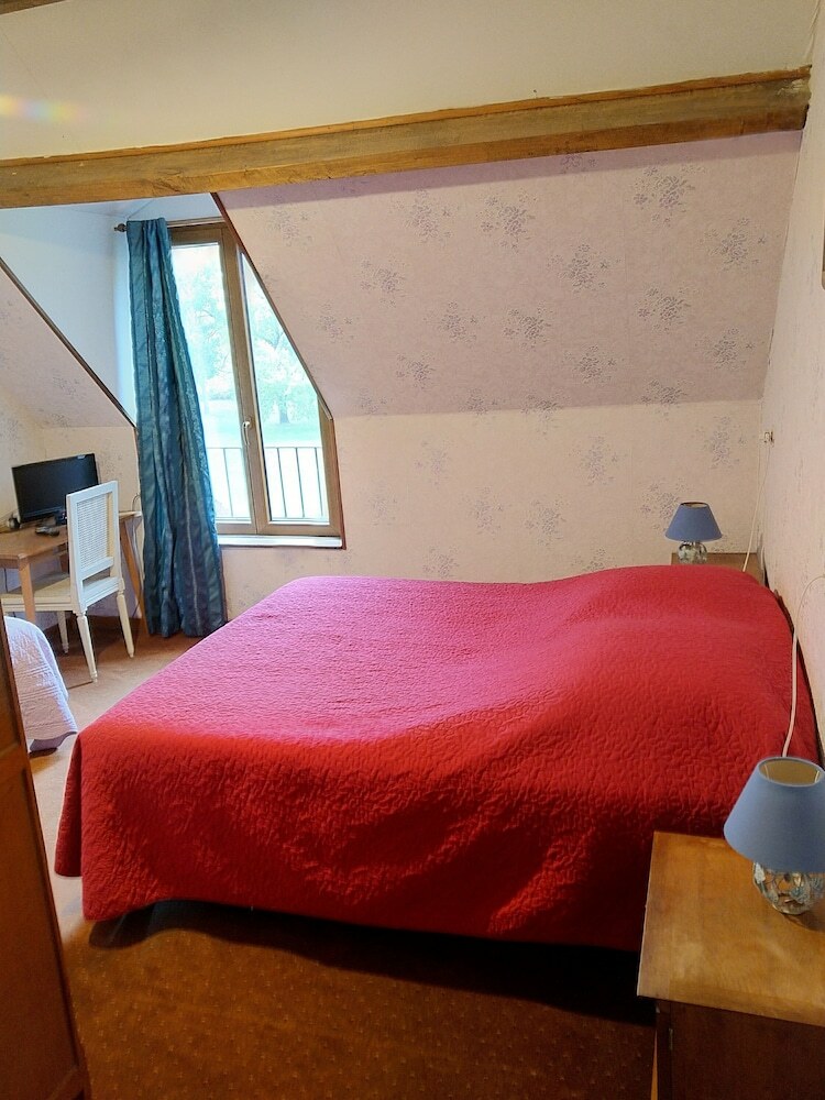 Hotel La Jonqui�re