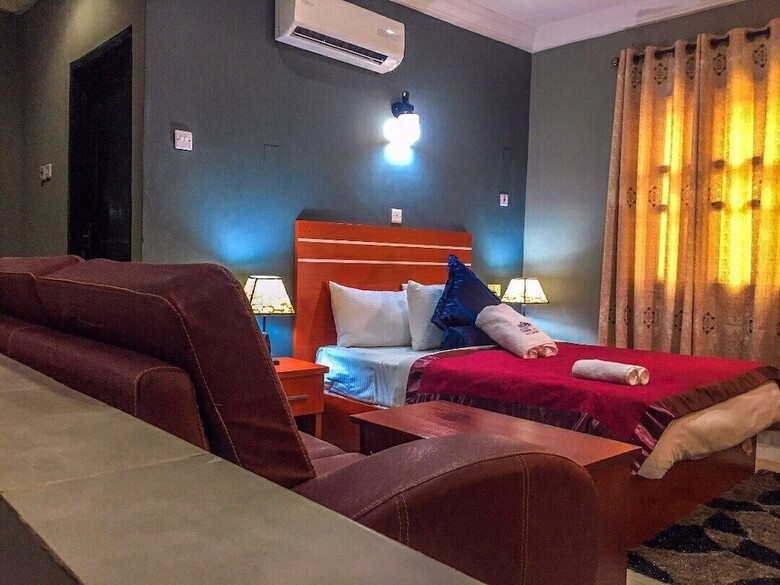 Hotel Cosmos City Suites & Apartments