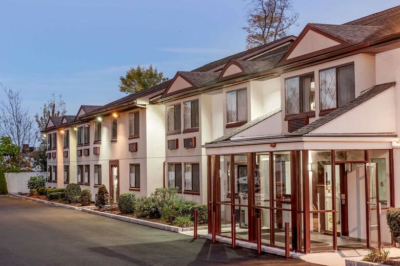 Motel Super 8 By Wyndham Nyack Ny