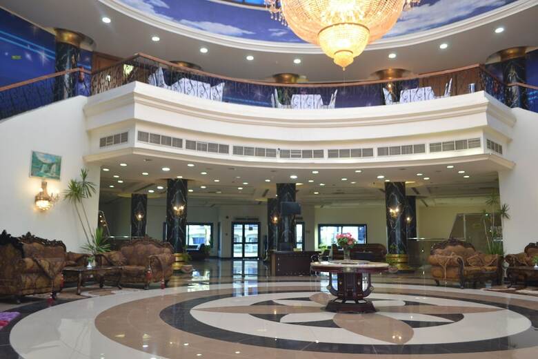 Green Desert Hotel