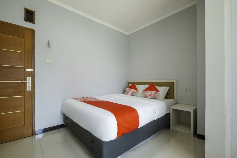 Hotel Oyo 2405 The Karins Guesthouse