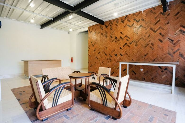 Hostal Oyo 2383 Andongkoe 64 Salatiga