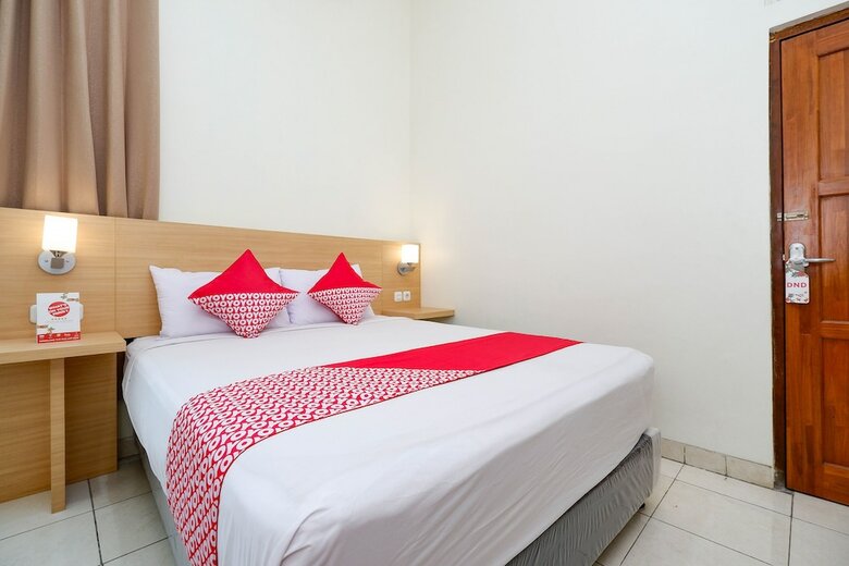 Hostal Oyo 2428 Trision Hostel