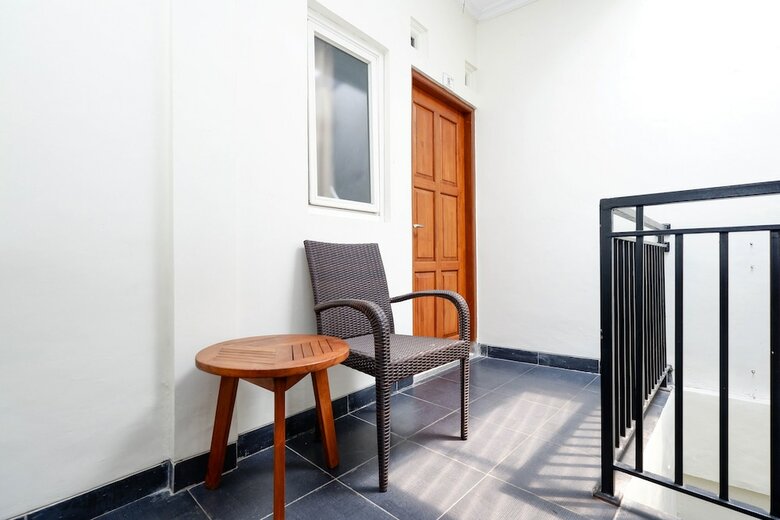 Hostal Oyo 2428 Trision Hostel