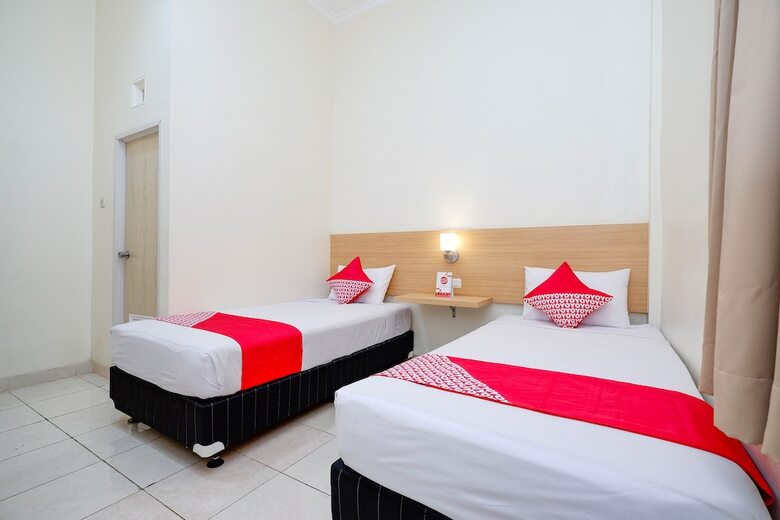 Hostal Oyo 2428 Trision Hostel