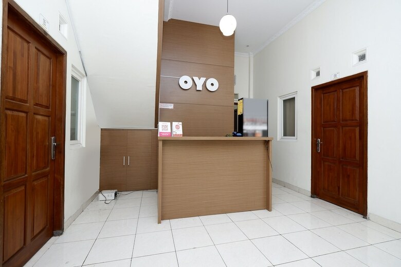 Hostal Oyo 2428 Trision Hostel