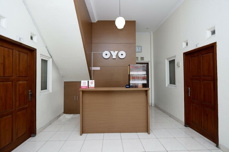 Hostal Oyo 2428 Trision Hostel