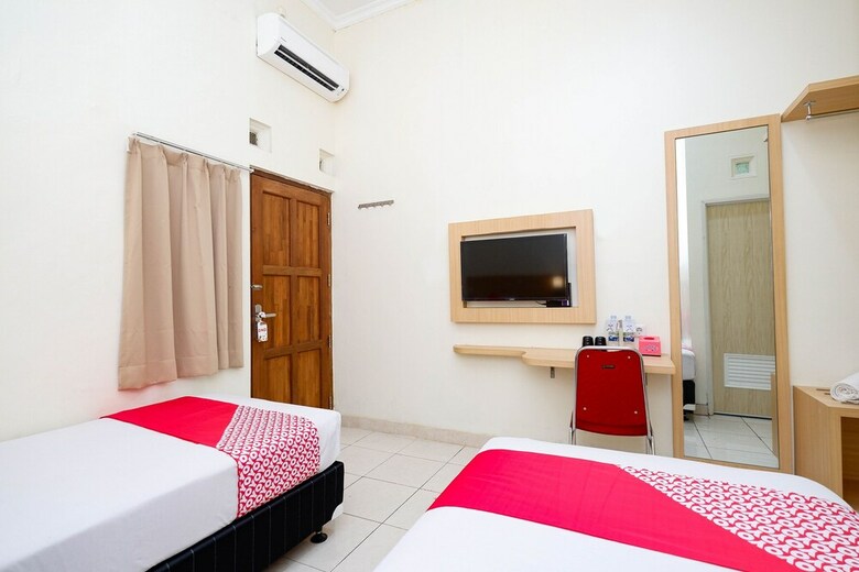 Hostal Oyo 2428 Trision Hostel