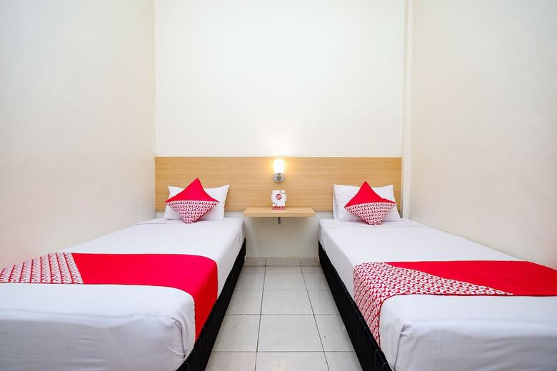 Hostal Oyo 2428 Trision Hostel