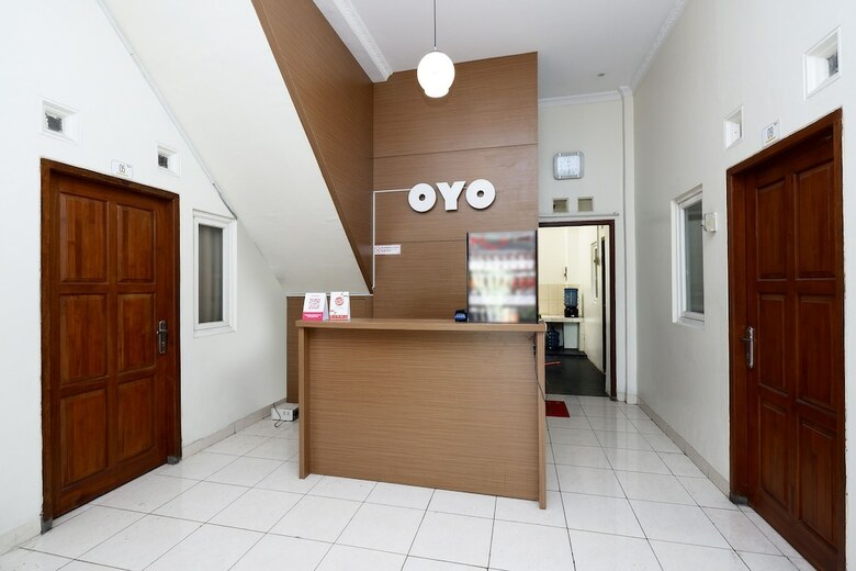 Hostal Oyo 2428 Trision Hostel