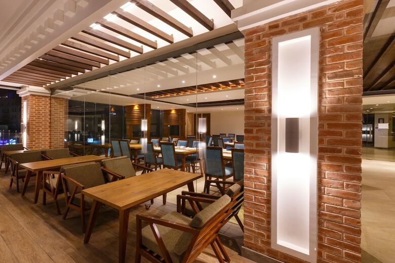 Hotel Ambassador By Ace Hotels