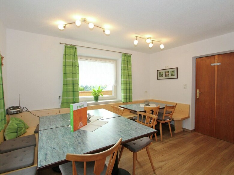 Beautiful Apartment Near Mountains In Gerlosberg
