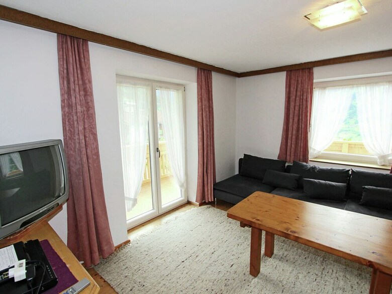 Beautiful Apartment Near Mountains In Gerlosberg