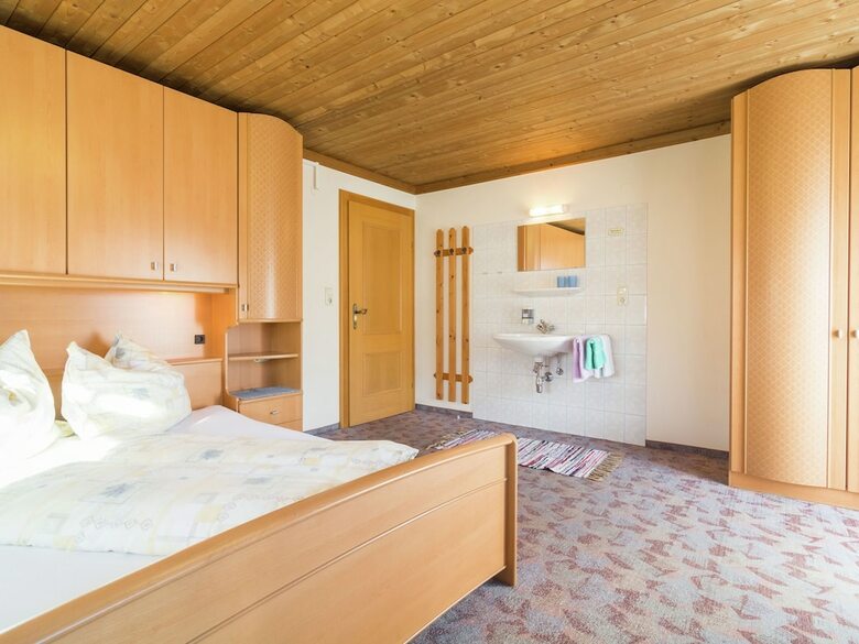 Spacious Apartment Near Ski Area In K�nigsleiten