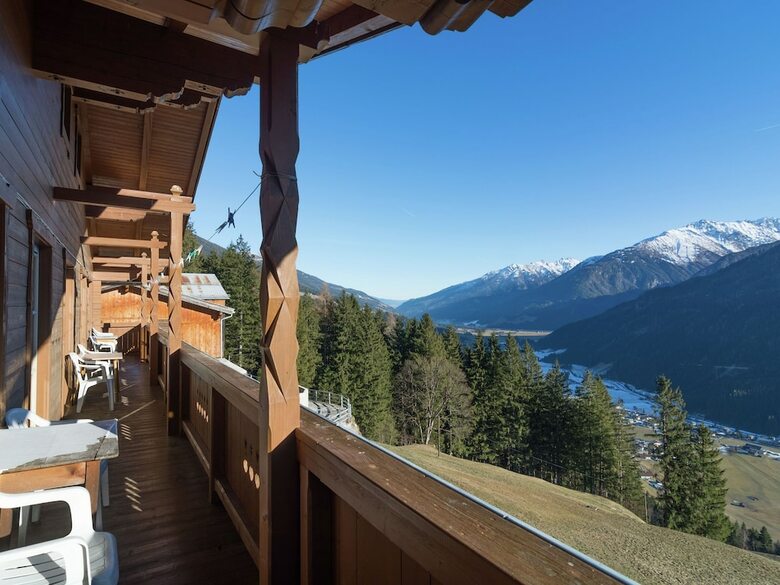 Spacious Apartment Near Ski Area In K�nigsleiten