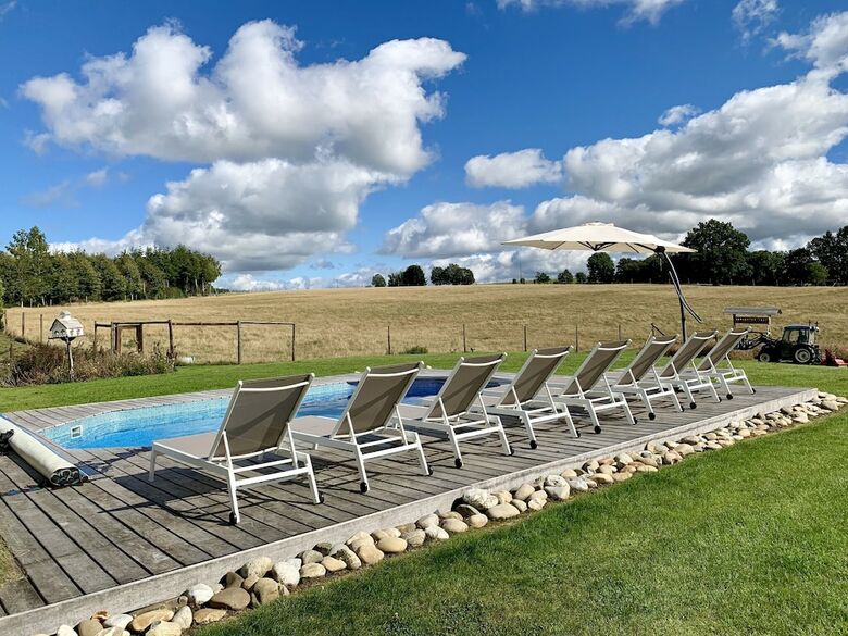 Nice House With Swimming Pool, Pleasantly Renovated