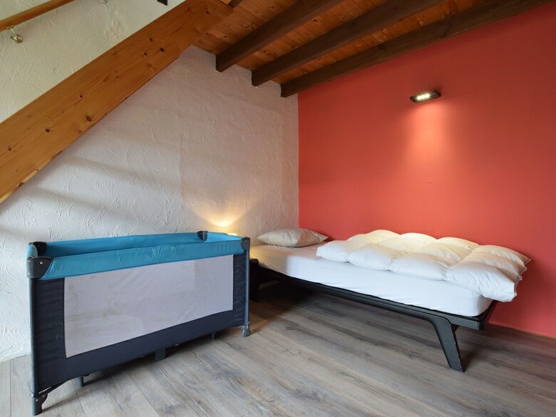 Spacious Holiday Home La Roche-en-ardenne With Pool