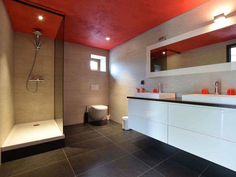 Spacious Holiday Home La Roche-en-ardenne With Pool