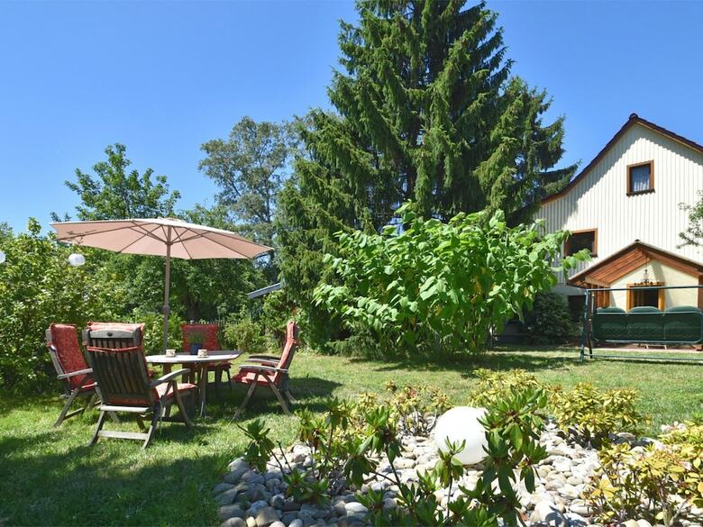 Vintage Hoilday Home In Leina With Pond