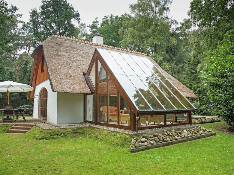 Exclusive Thatched Roof House In The Samtgemeinde Uelsen With Conservatory