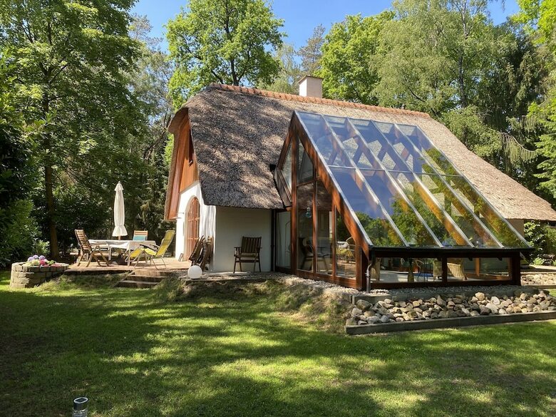 Exclusive Thatched Roof House In The Samtgemeinde Uelsen With Conservatory