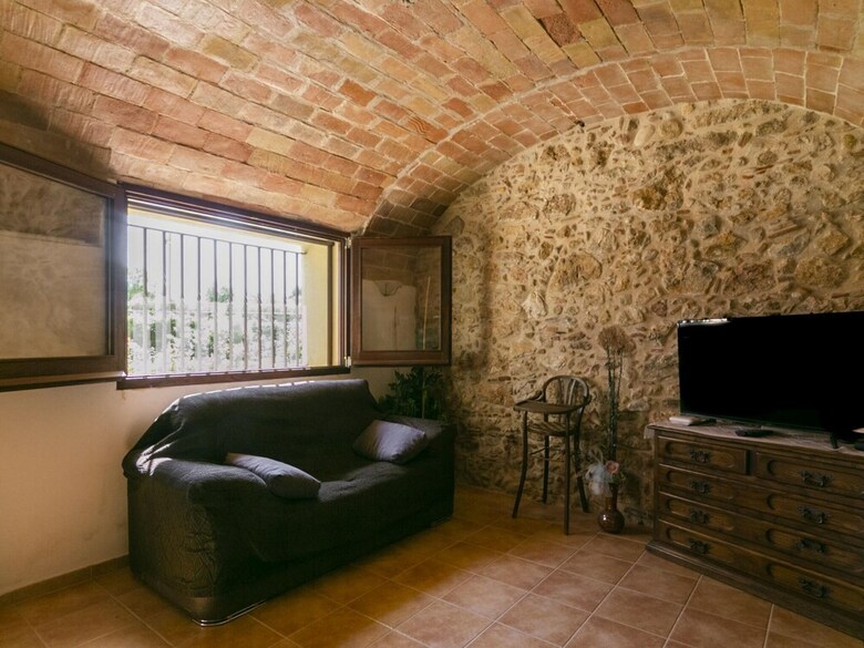 Rustic Holiday Home In Catalonia With Swimming Pool