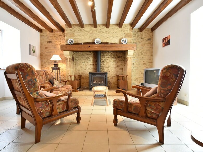 Cozy Holiday Home With Barbecue In Aquitaine