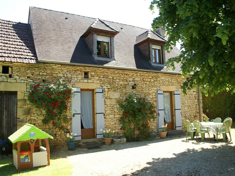Cozy Holiday Home With Barbecue In Aquitaine