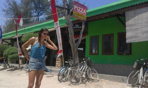 Coral Beach Pizza Cottages