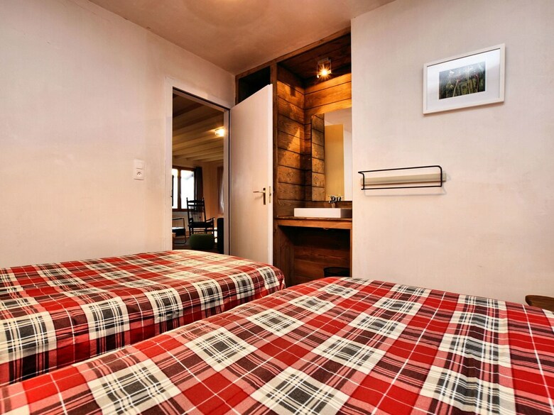 Cozy Chalet In Trois Ponts With Garden