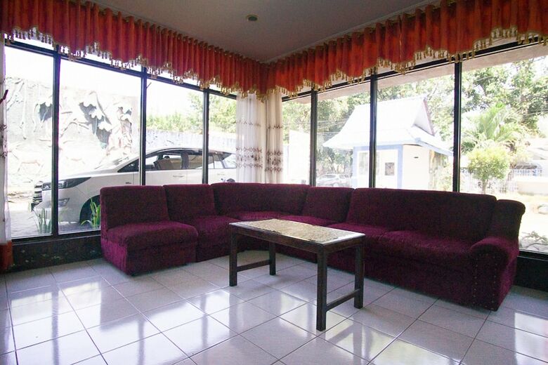 Hotel Reddoorz Plus Near Pelabuhan Bitung