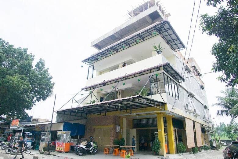 Apartamentos Reddoorz @ Rs Adam Malik Medan