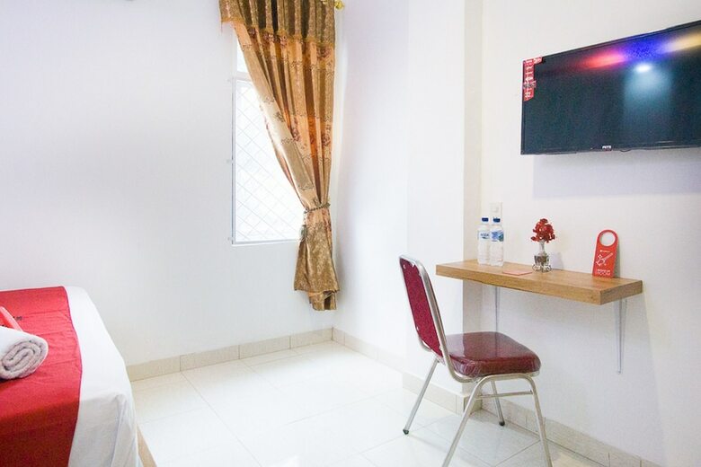 Apartamentos Reddoorz @ Rs Adam Malik Medan
