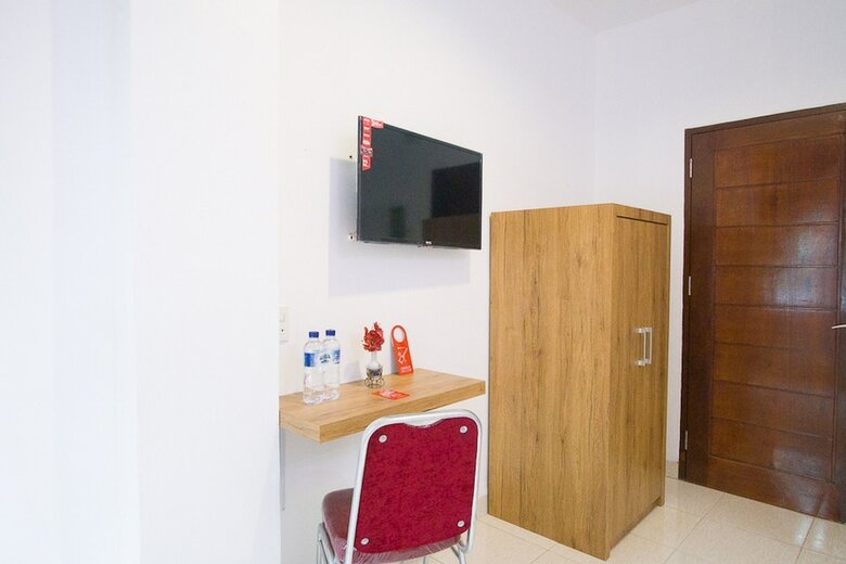 Apartamentos Reddoorz @ Rs Adam Malik Medan