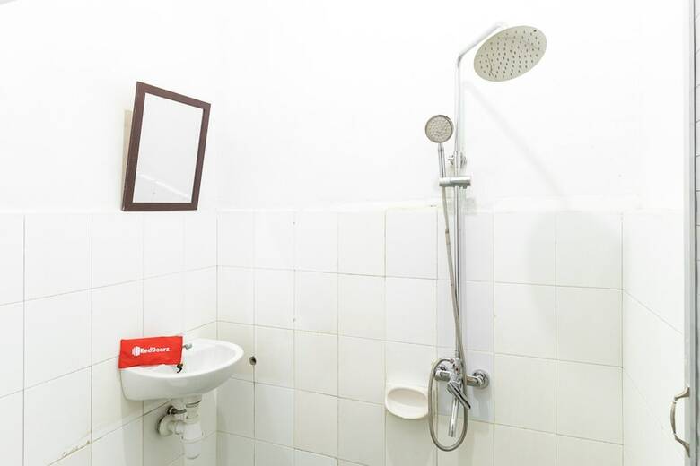 Hotel Reddoorz Plus Near Universitas Methodist Medan