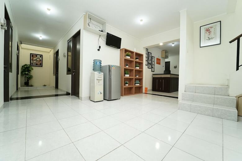 Hotel Koolkost Near Universitas Prasetiya Mulya