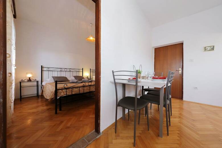 Apartments Saphron Beach